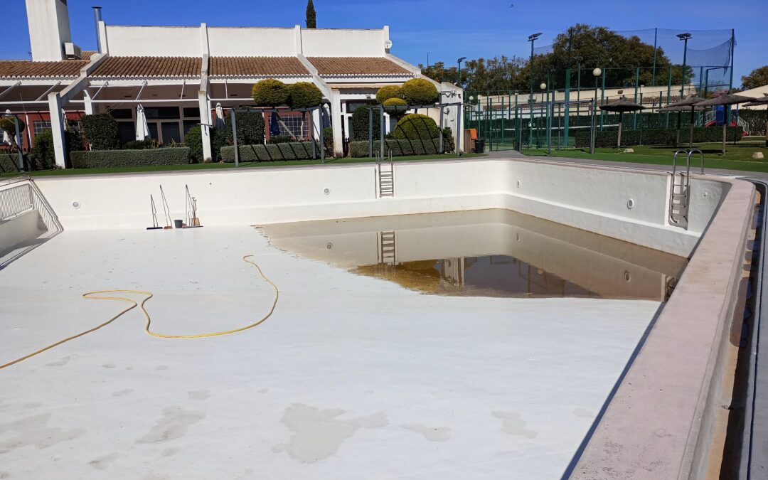 PISCINA CLUB SOCIAL REVA